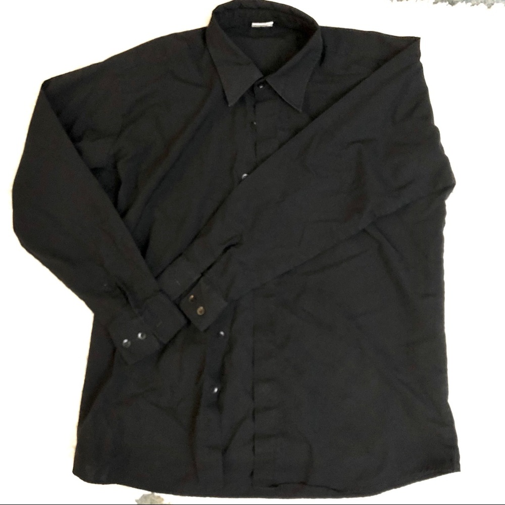 Blackwood “to go” size Large black button down men’s dress shirt
